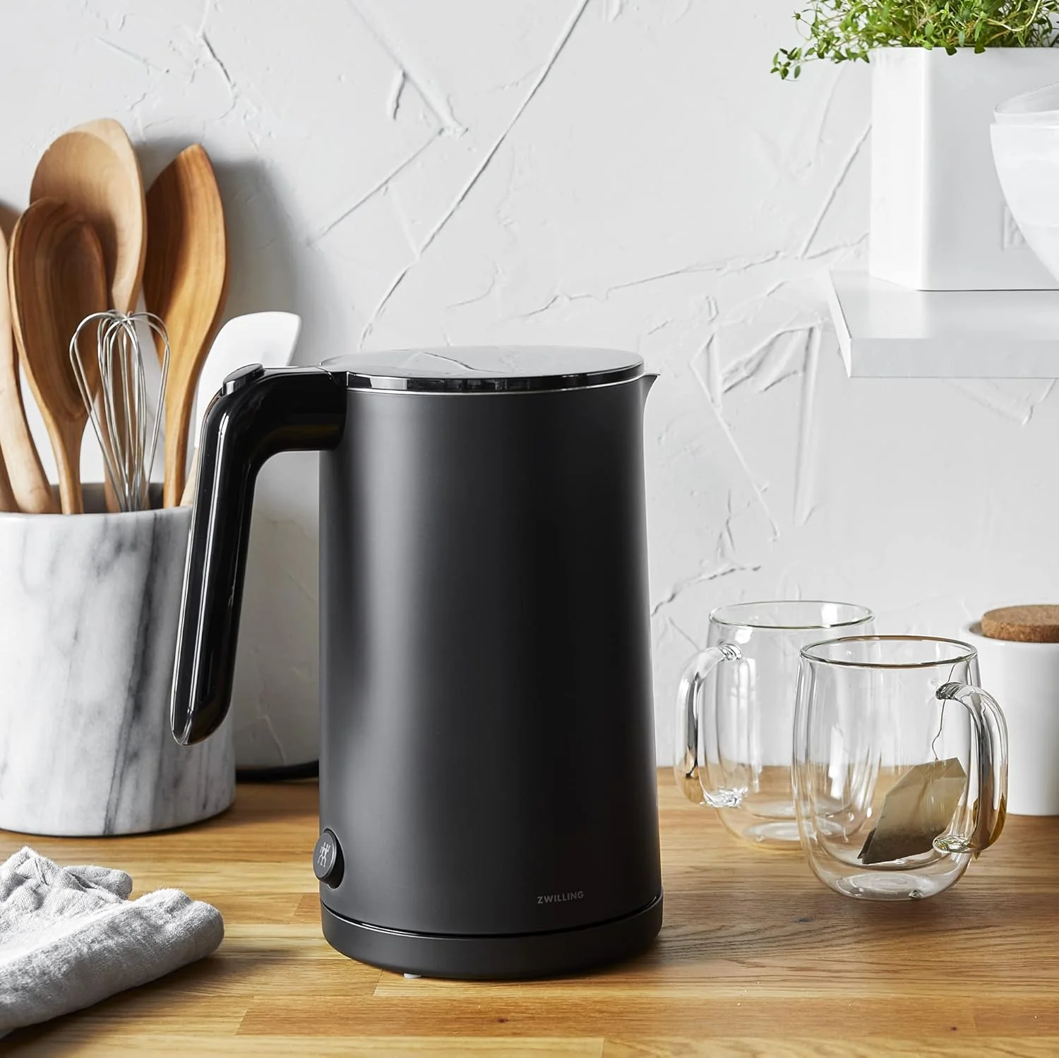 ZWILLING Enfinigy Cool Touch Cordless Electric Kettle – 1-Liter – Black - Image 5